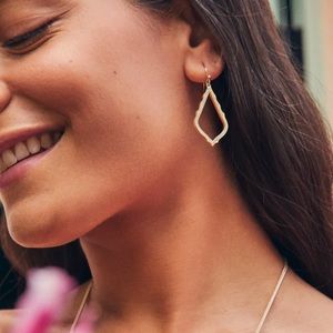 Kendra Scott Sophia Drop Earring- gold, small size